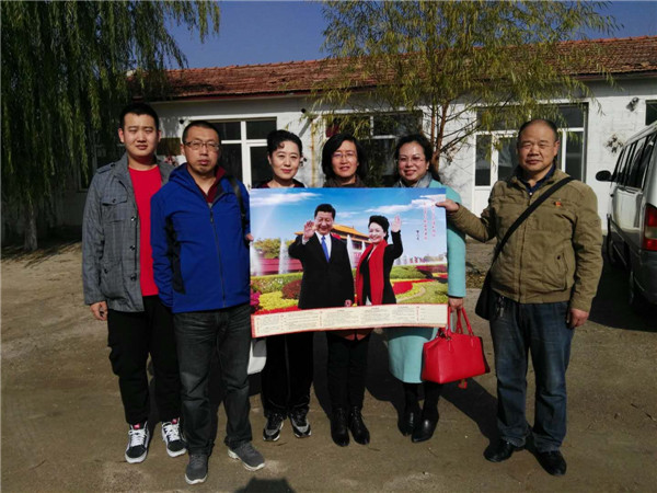 我院組織開展對(duì)幫扶村貧困戶結(jié)對(duì)幫扶活動(dòng)