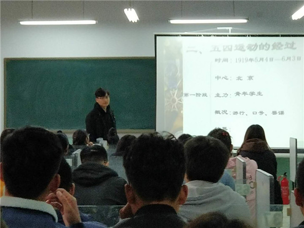 點亮心中信仰的燈—應用外語系開展“重溫團章”系列團課活動