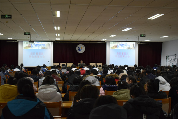 經(jīng)濟(jì)管理系組織學(xué)生集中收聽十九大報告解讀