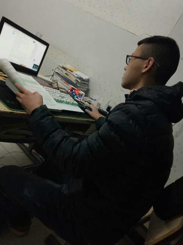 信息工程系學(xué)子拾金不昧  彰顯當(dāng)代大學(xué)生美德