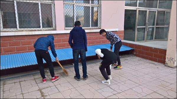 傳承雷鋒精神，愛心助你我他——應用外語系開展學雷鋒活動紀實