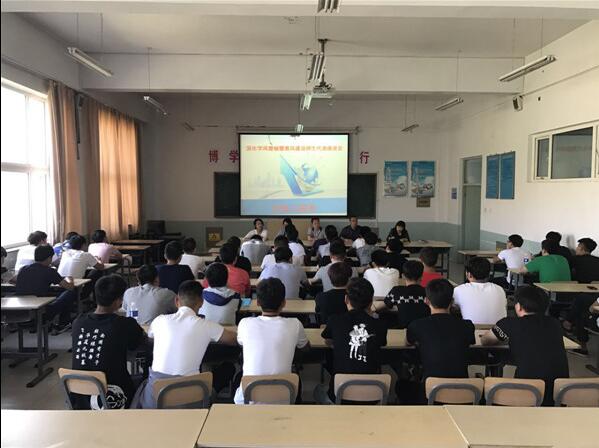 汽車工程系召開深化學(xué)風(fēng)整頓暨教風(fēng)建設(shè)師生代表座談會