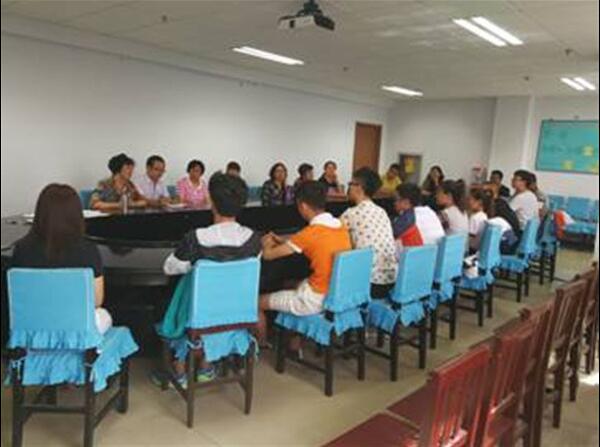 社科部召開思政理論課學(xué)生座談會