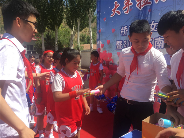 信息工程系開(kāi)展奉獻(xiàn)愛(ài)心，關(guān)愛(ài)留守兒童活動(dòng)