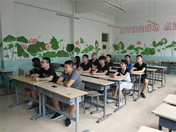 裝飾藝術系開展“一學一做”主題團日活動