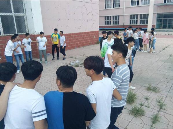 信息工程系開展學(xué)生干部素質(zhì)拓展活動