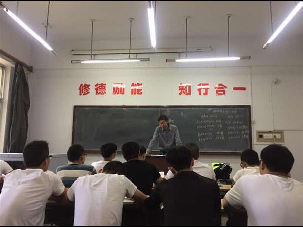 基礎(chǔ)部召開(kāi)教師代表座談會(huì)并落實(shí)聽(tīng)課制度