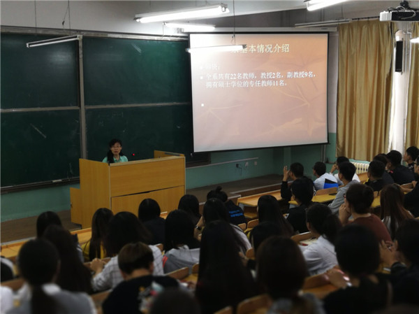 應用外語系圓滿完成迎新工作