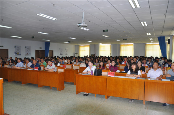 “師者心 朗讀情”——學院舉辦首屆教師專場朗讀者大會