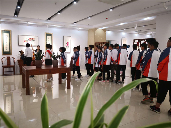 信息工程系與吳歡藝術(shù)館合作共建文化藝術(shù)培訓(xùn)基地