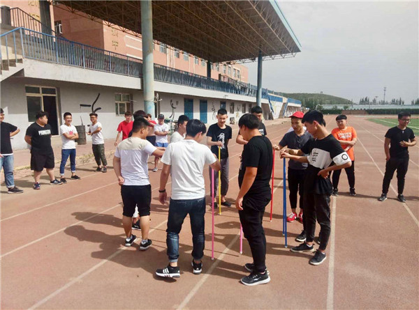 我院部分系部舉辦學生素質拓展活動