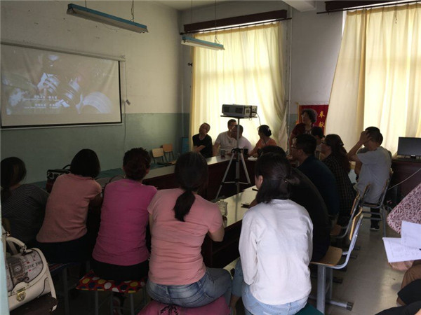 土木工程系師生觀看安全教育影片