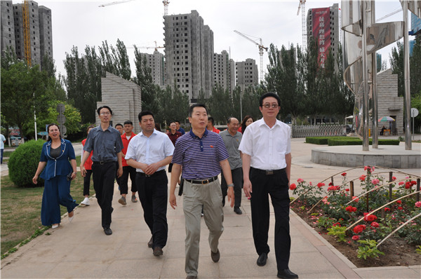 省文明辦領導李秀存到我院就文明校園、教育扶貧工作進行調研