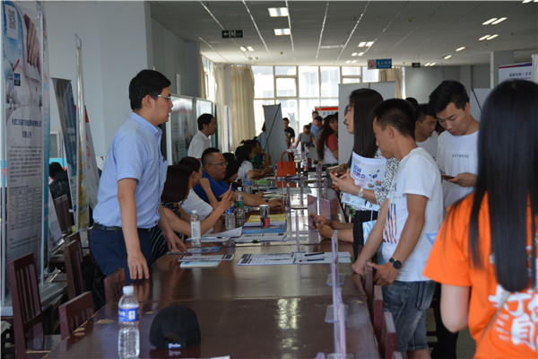 學院成功舉辦2018屆畢業生雙選會