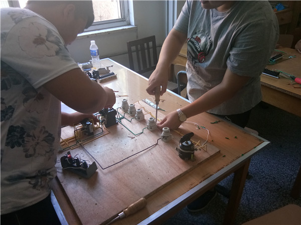 汽車工程系舉辦基礎電路連接比賽