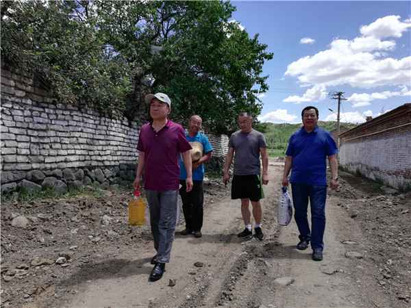 副院長宋德明慰問我院定點幫扶村老黨員