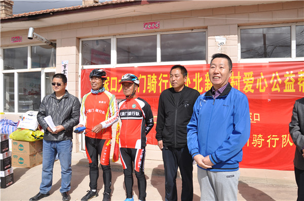 社會愛心人士關注我院扶貧村貧困群眾