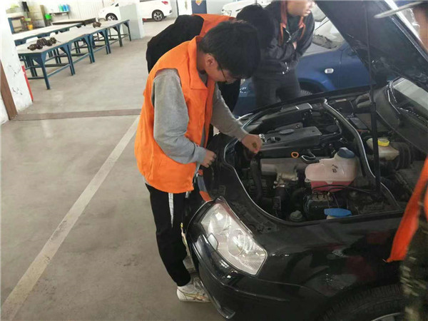 汽車系舉辦專業技能大賽及展示活動