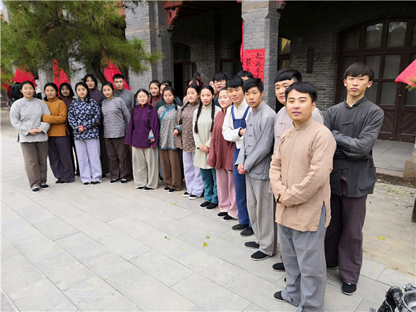 經濟管理系同學參演《向西1946》電影拍攝