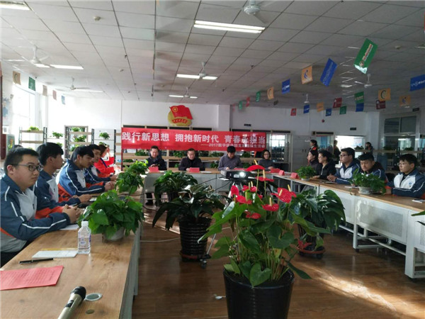 團(tuán)市委領(lǐng)導(dǎo)走進(jìn)我院參加團(tuán)支部組織生活會(huì)