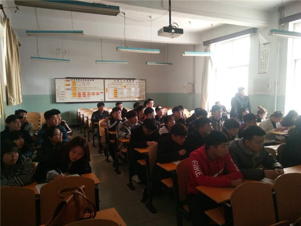 土木工程系開展“四進(jìn)四信”主題團(tuán)日活動(dòng)