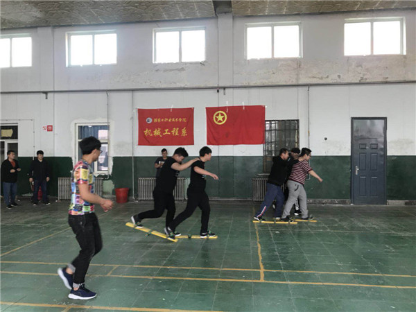 機械工程系在學生中開展素質(zhì)拓展活動