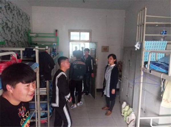 機械工程系開展“創文明宿舍，建和諧校園”專項檢查