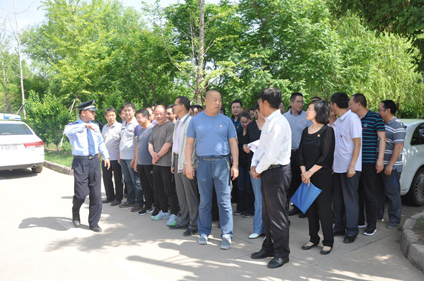 學院組織中層以上干部到張家口監獄進行現場警示教育