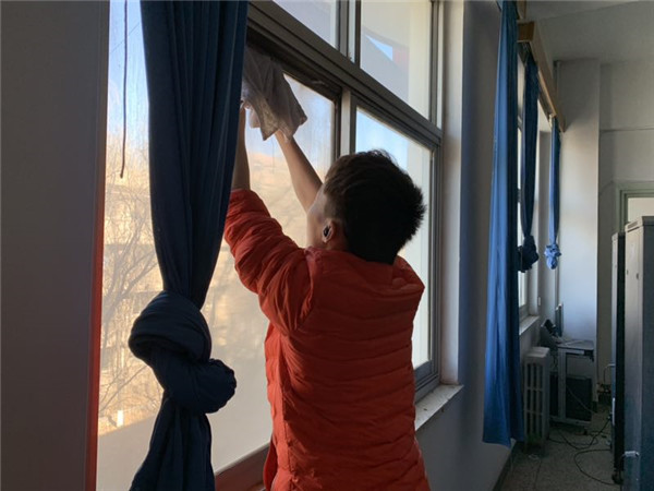 學院部分系部開展學習雷鋒活動