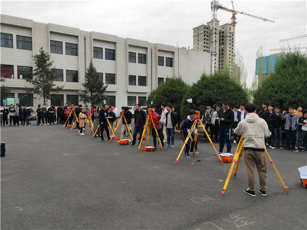 土木工程系、應用外語系開展多項活動，推進學生素質培養(yǎng)