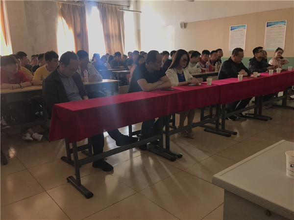 部分系部多形式推進(jìn)學(xué)生就業(yè)和文明、平安校園建設(shè)