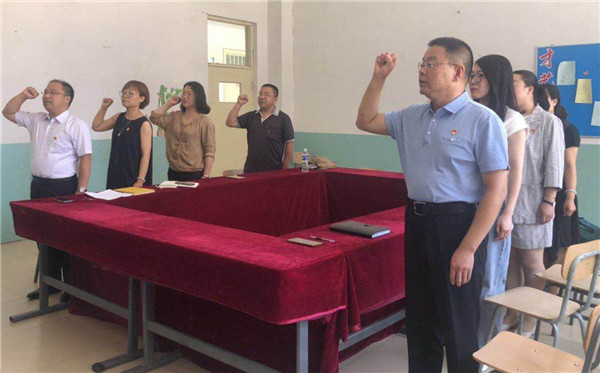 各系部廣泛開展慶七一和社會志愿活動