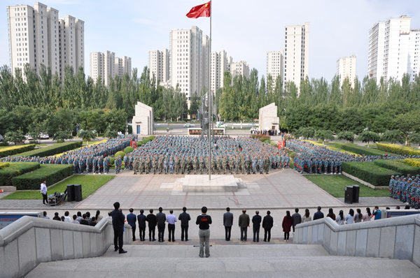 我院隆重舉行升國旗儀式