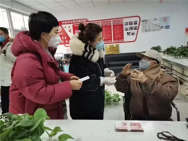 致敬！我院退休老教師繳納1萬元特殊黨費