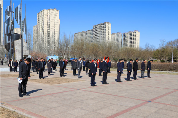 我院干部職工深切哀悼 抗擊新冠肺炎疫情斗爭犧牲烈士和逝世同胞