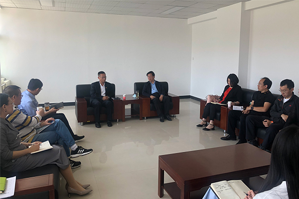 張家口新聞傳媒集團副總經理王哿一行到我院交流考察