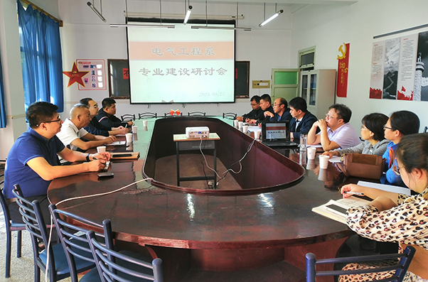 學院系部深入推進特色專業建設和學生實習就業工作