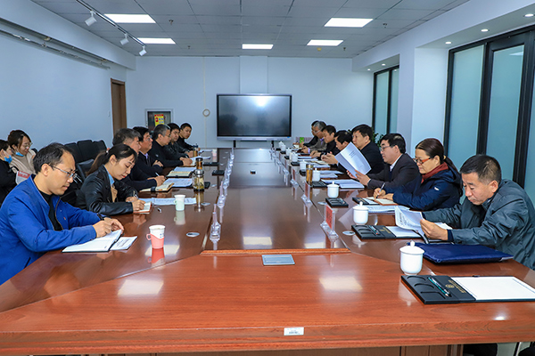 黨委書記馮印濤、院長(zhǎng)王立軍與宣化區(qū)人民政府區(qū)長(zhǎng)費(fèi)再宏進(jìn)行座談