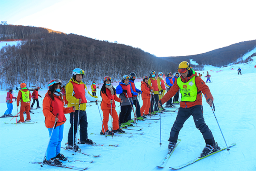 我院師生志愿者喜迎冬奧倒計(jì)時(shí)400天