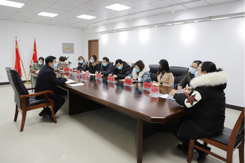 黨委書記馮印濤主持召開學(xué)院青年干部座談會(huì)