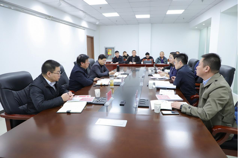 學院黨委書記馮印濤與京東教育研究院秘書長孫文升就深入推進產教融合進行座談