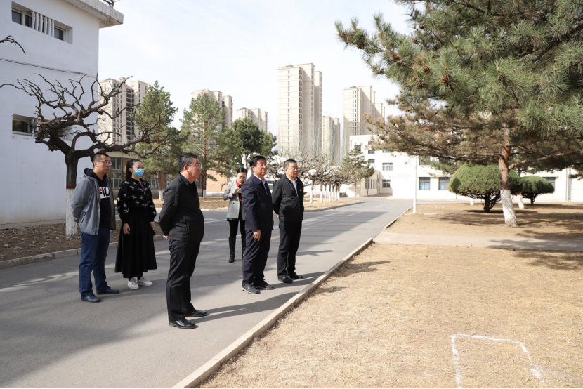 黨委書記馮印濤督導檢查學生返校準備工作