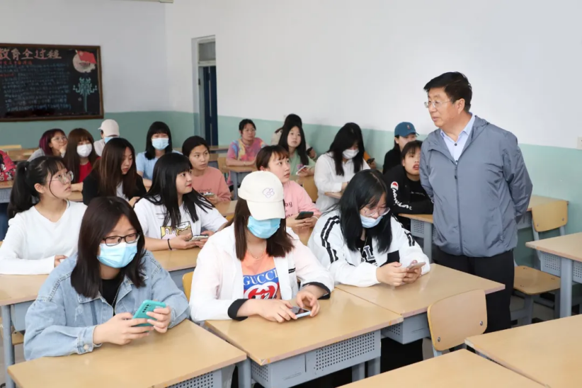 黨委書記馮印濤深入一線檢查指導學生管理和教學工作