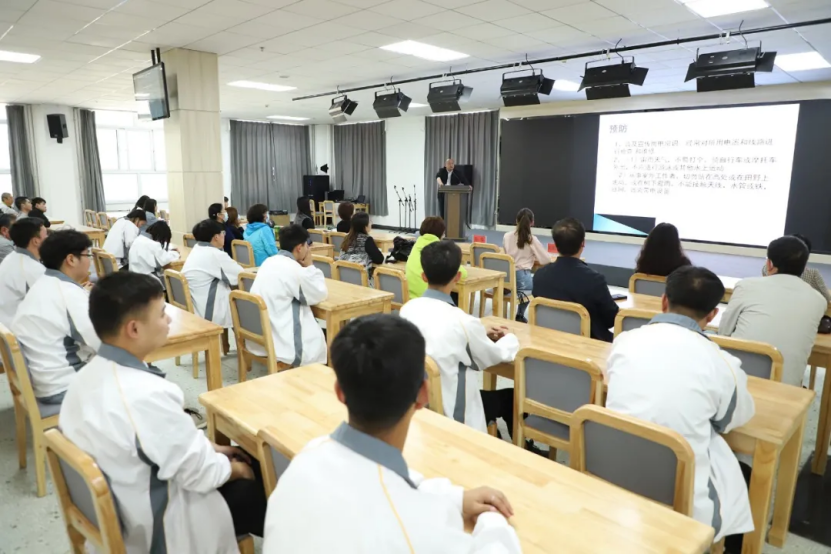 我為師生辦實事 | 學院舉辦“關愛生命 健康同行” 緊急救護知識講座