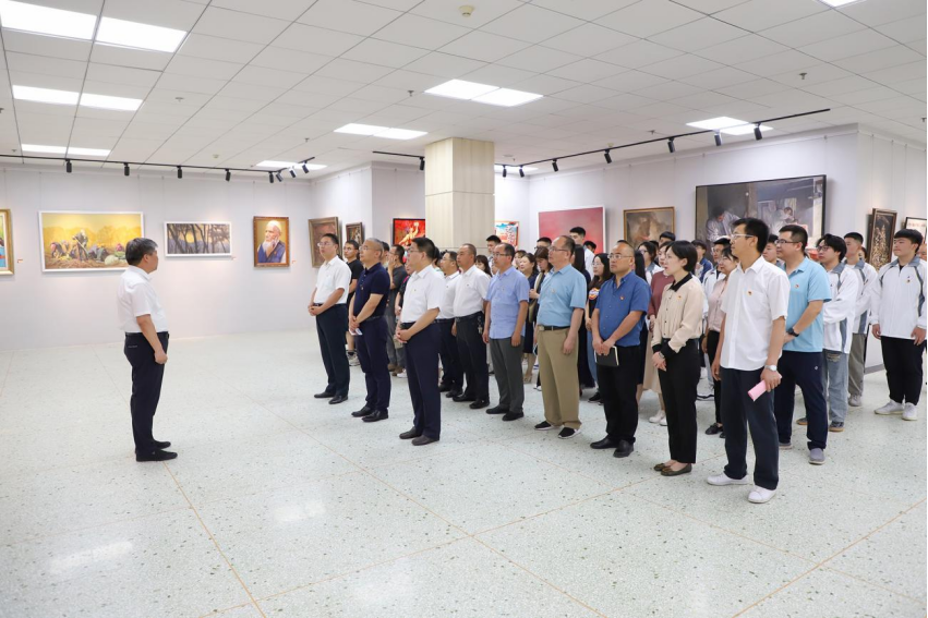 學(xué)院舉辦慶祝中國共產(chǎn)黨建黨100周年師生藝術(shù)作品展