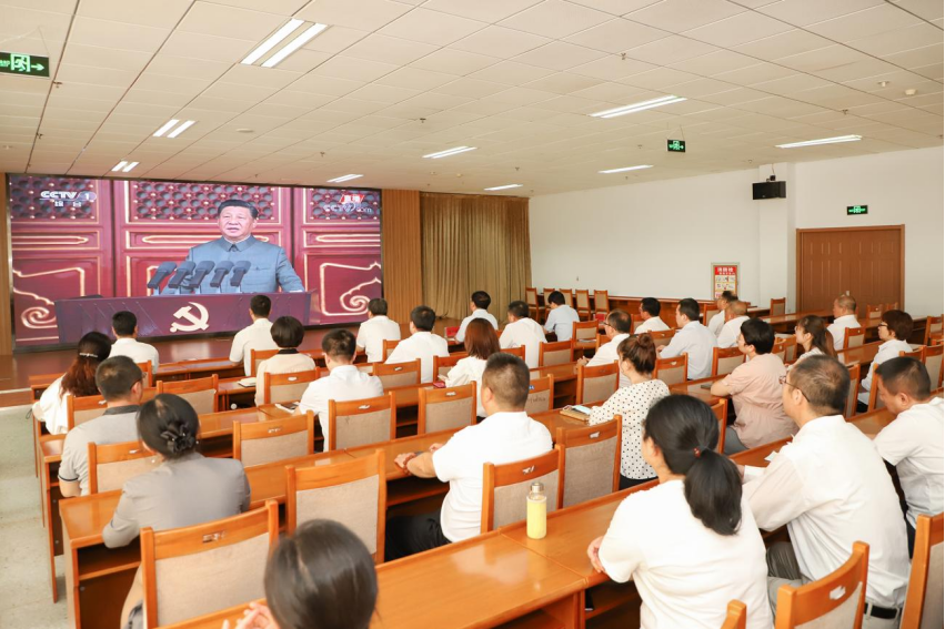 學(xué)院師生共同收看慶祝中國共產(chǎn)黨成立100周年大會盛況