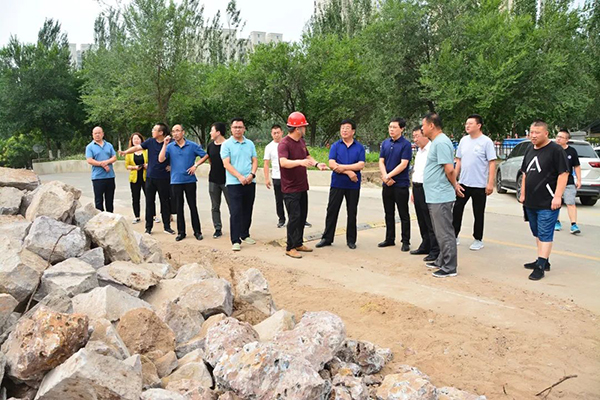 黨委書(shū)記馮印濤檢查調(diào)度學(xué)院重點(diǎn)項(xiàng)目暑假施工情況