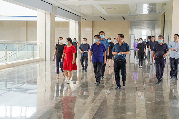 黨委書(shū)記馮印濤調(diào)研學(xué)院宣化分院建設(shè)工作