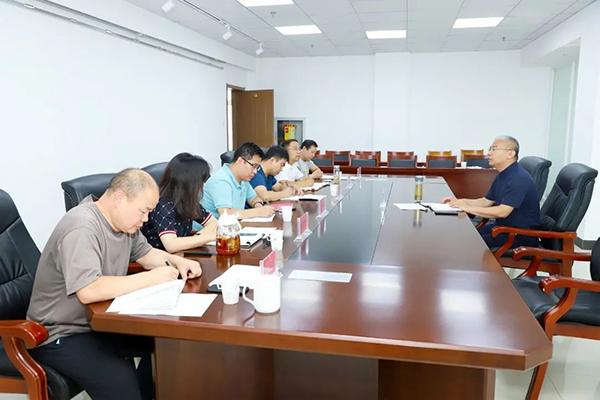 院長(zhǎng)王立軍對(duì)學(xué)院就業(yè)工作進(jìn)行安排部署