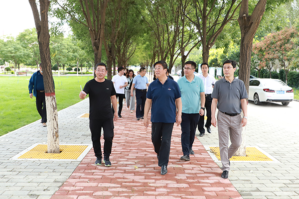 馮印濤調(diào)度學(xué)院重點(diǎn)項(xiàng)目進(jìn)展和疫情防控準(zhǔn)備工作